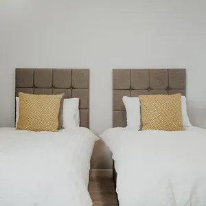 2 The Mews, Upper Bath Street Holiday home