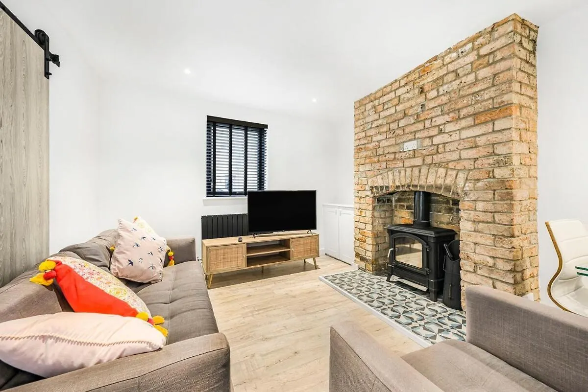 Quaint Mews House In Tivoli Villa Cheltenham 0*,